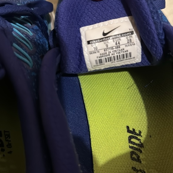 I’m selling the size 10 blue Nike shoes, they are used, but still good quality - Picture 4 of 4